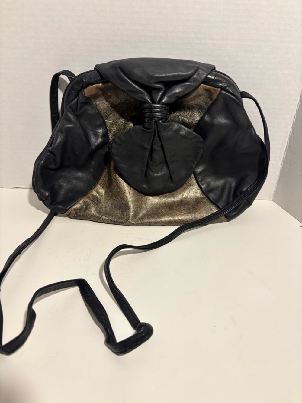 Black & Gold Bow-Accent Shoulder Bag - Elegant Women's Crossbody